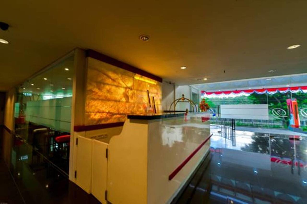 D'Hotel Джакарта Екстериор снимка