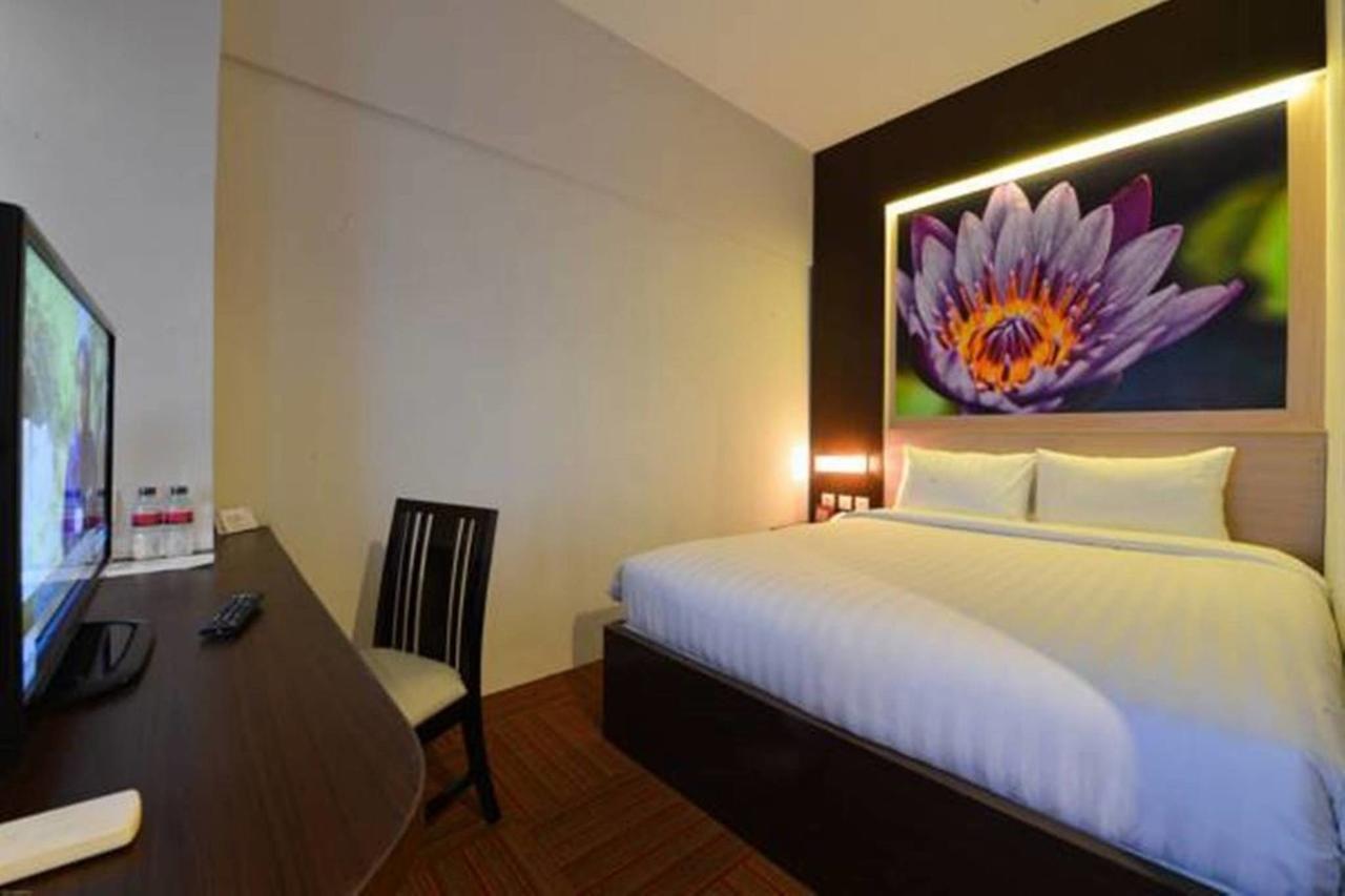 D'Hotel Джакарта Екстериор снимка