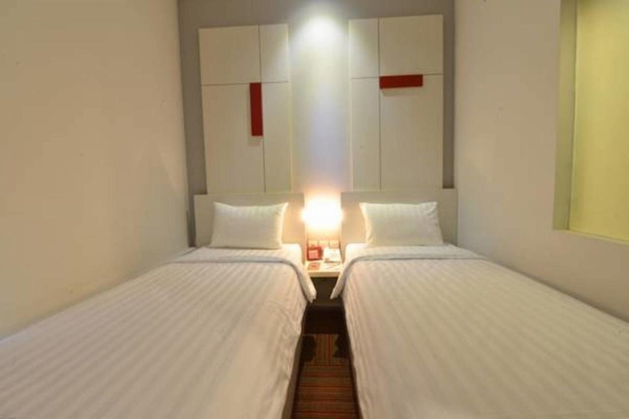 D'Hotel Джакарта Екстериор снимка