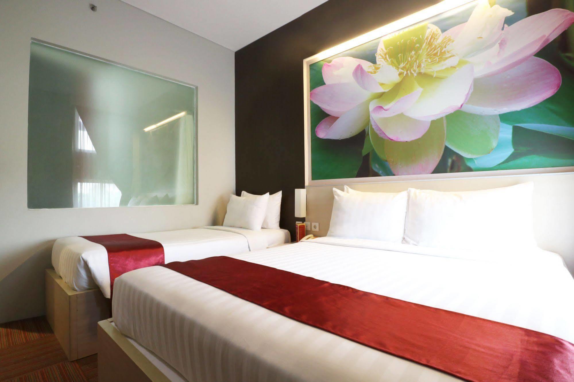 D'Hotel Джакарта Екстериор снимка