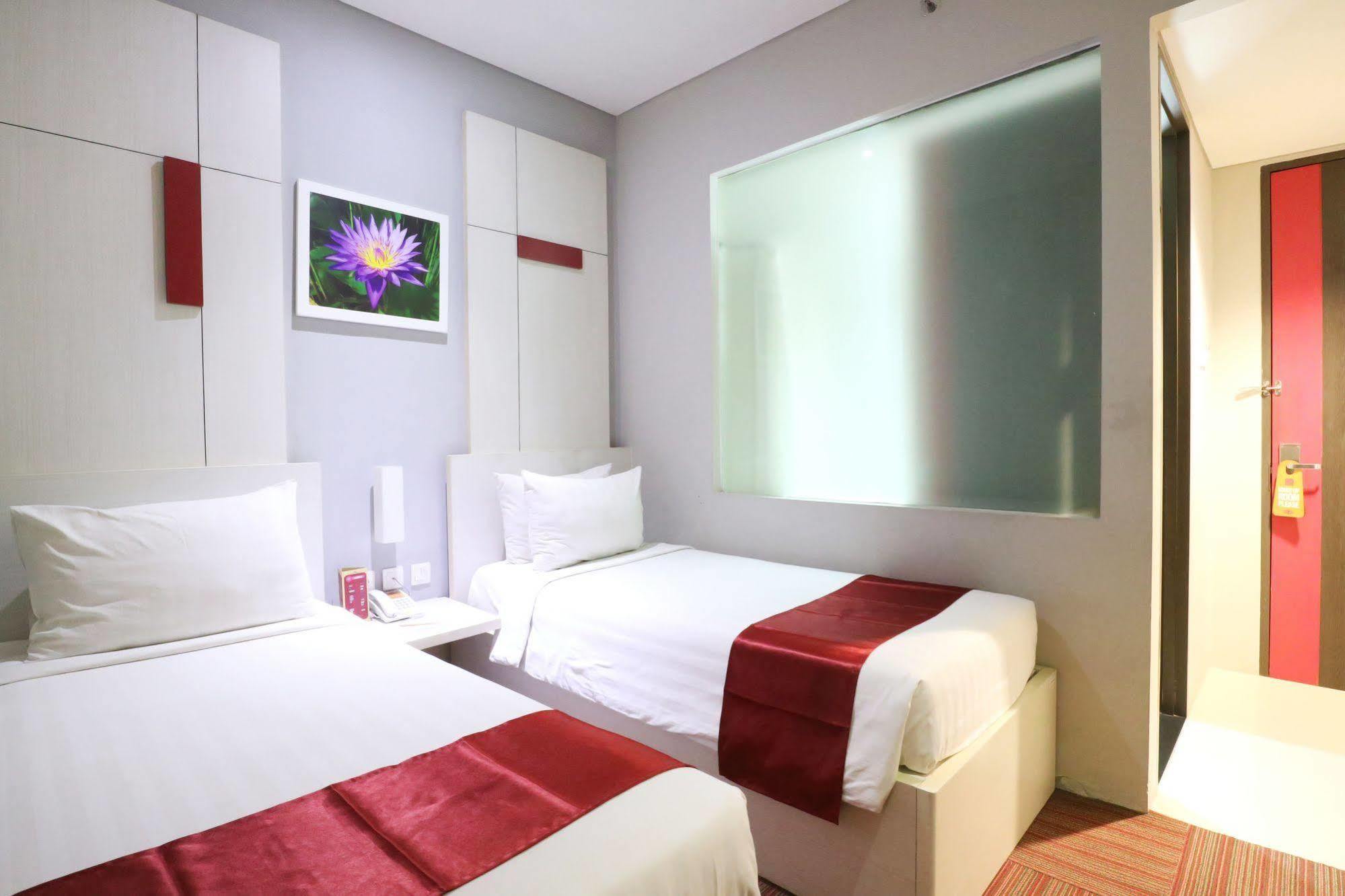 D'Hotel Джакарта Екстериор снимка