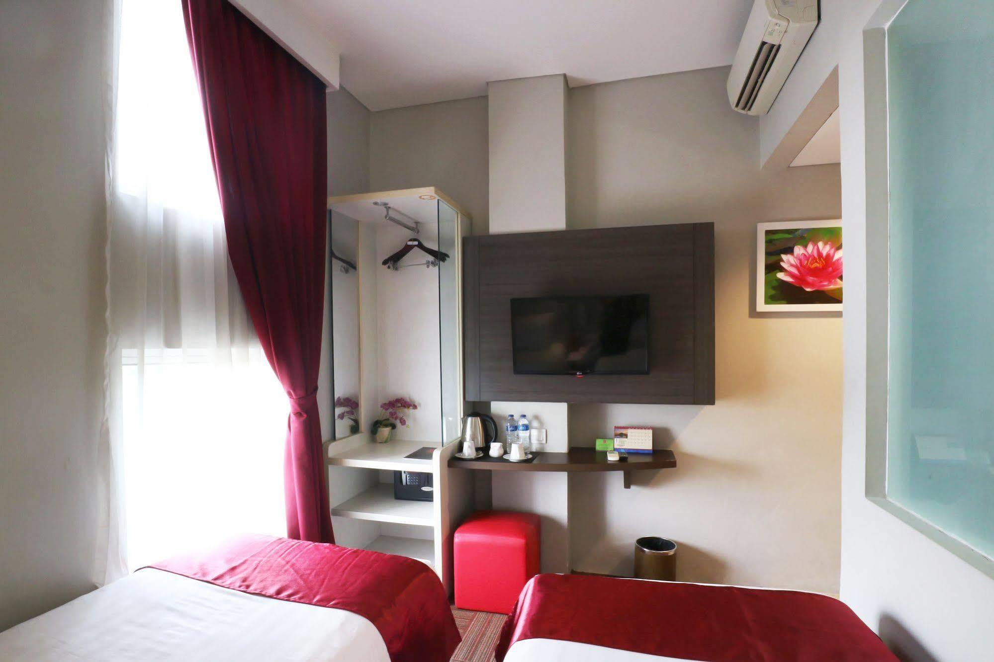 D'Hotel Джакарта Екстериор снимка