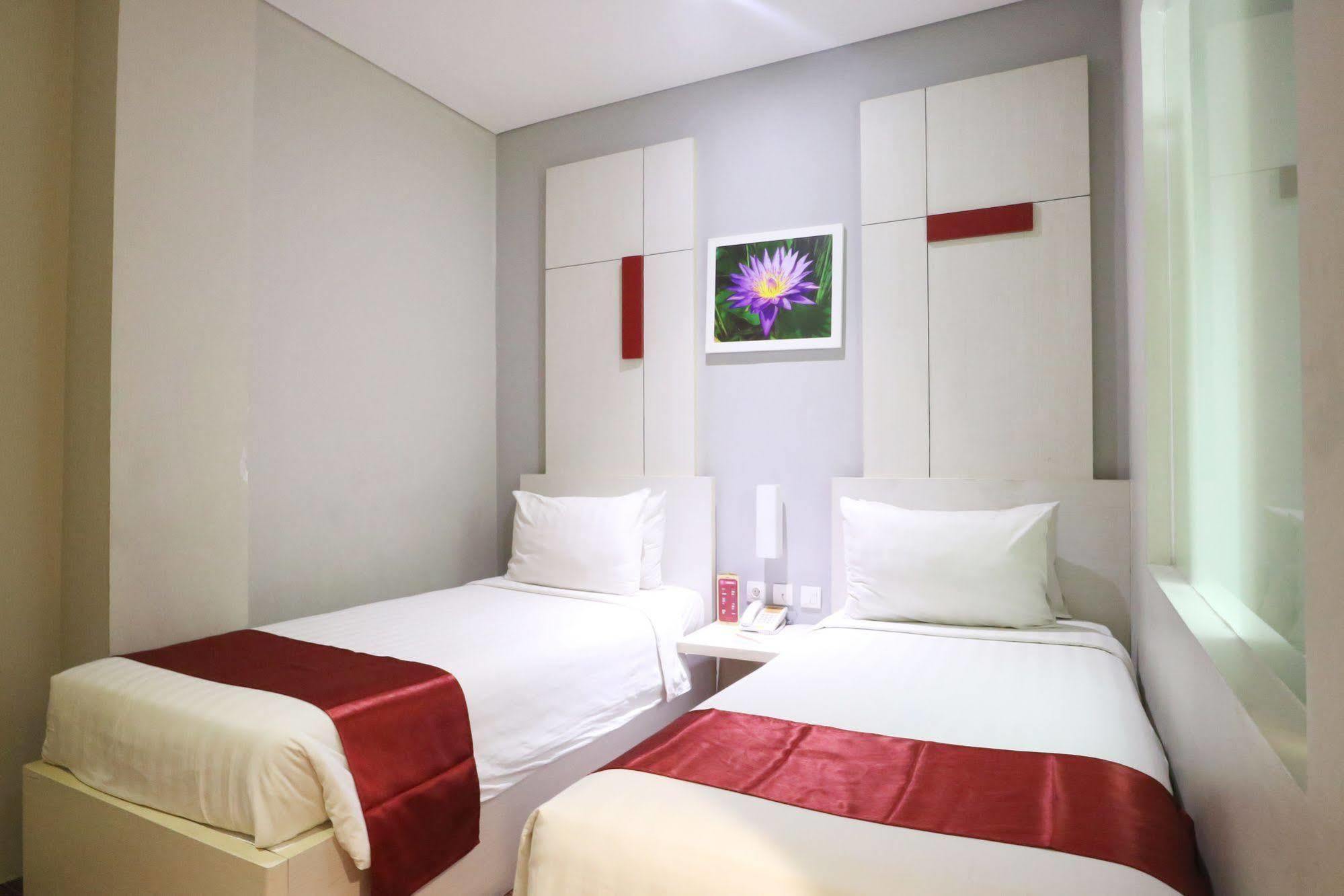 D'Hotel Джакарта Екстериор снимка