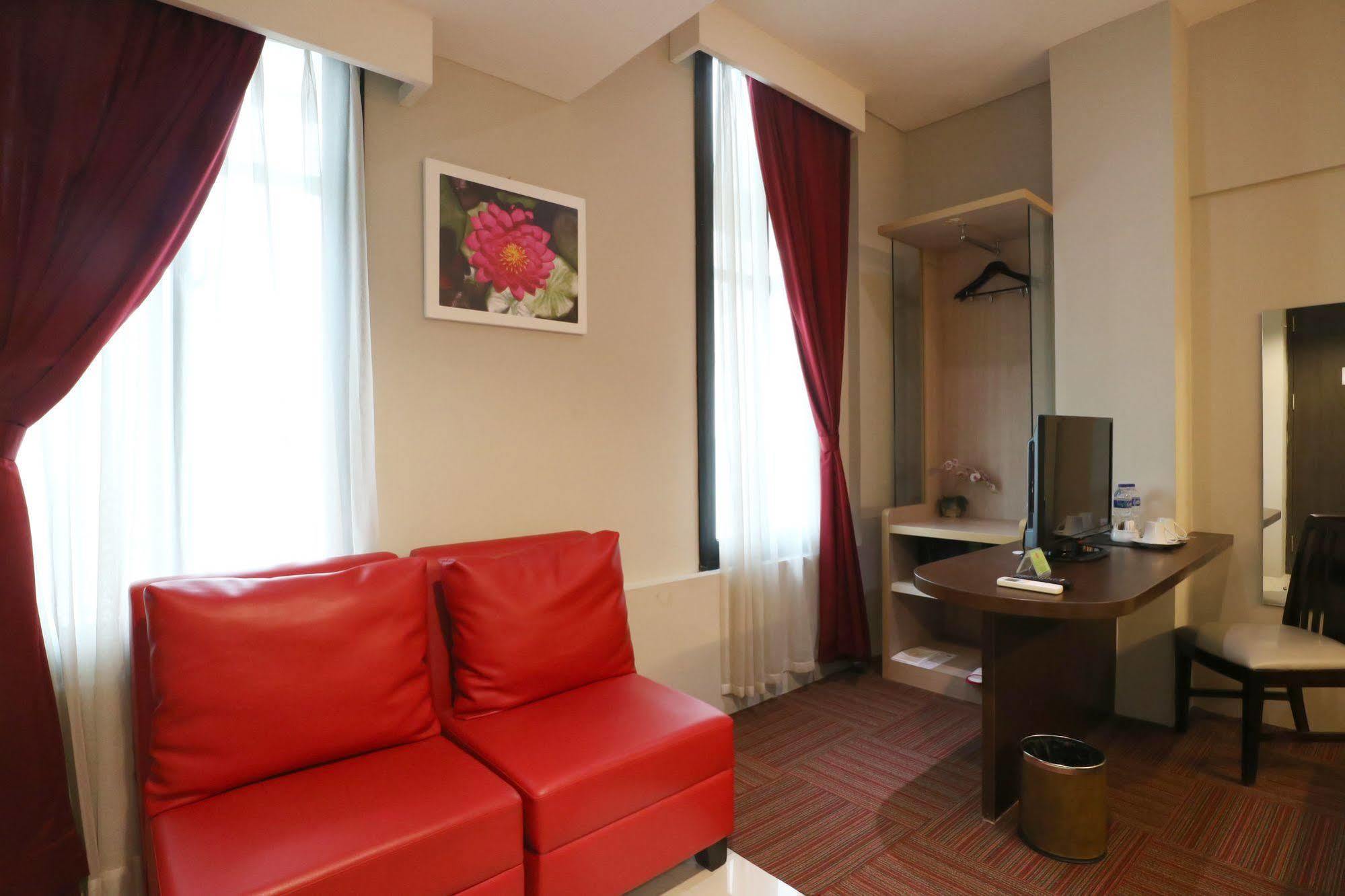 D'Hotel Джакарта Екстериор снимка