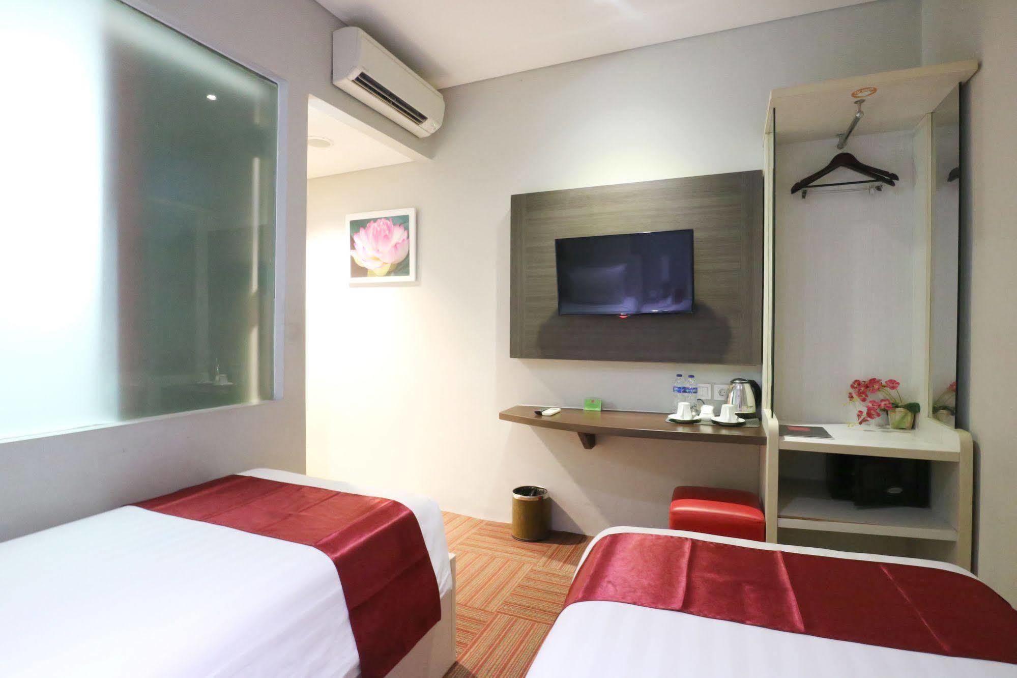 D'Hotel Джакарта Екстериор снимка