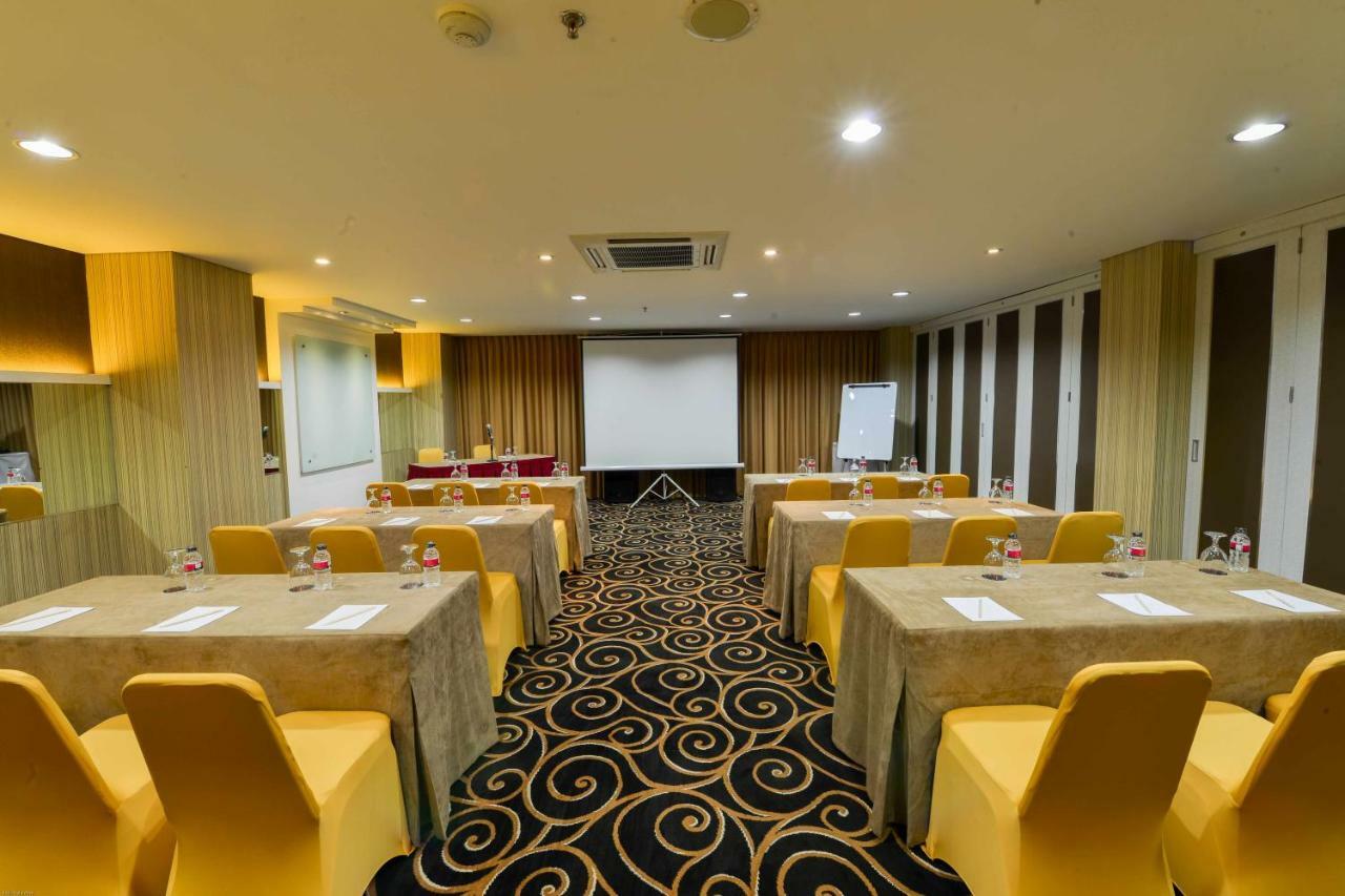 D'Hotel Джакарта Екстериор снимка