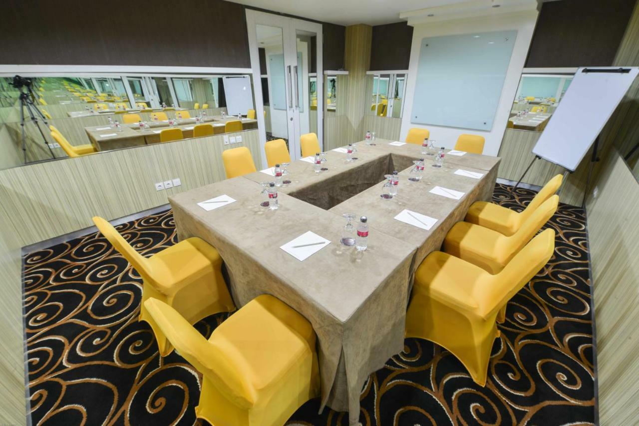 D'Hotel Джакарта Екстериор снимка